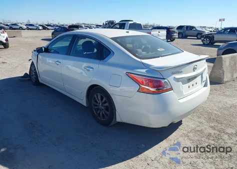 2015 Nissan Altima 2.5 S z USA, uszkodzony, nr VIN 1N4AL3AP9FC577681